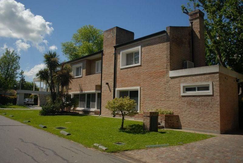 Casa 4 dorm c/ asensor - Country El Carmen
