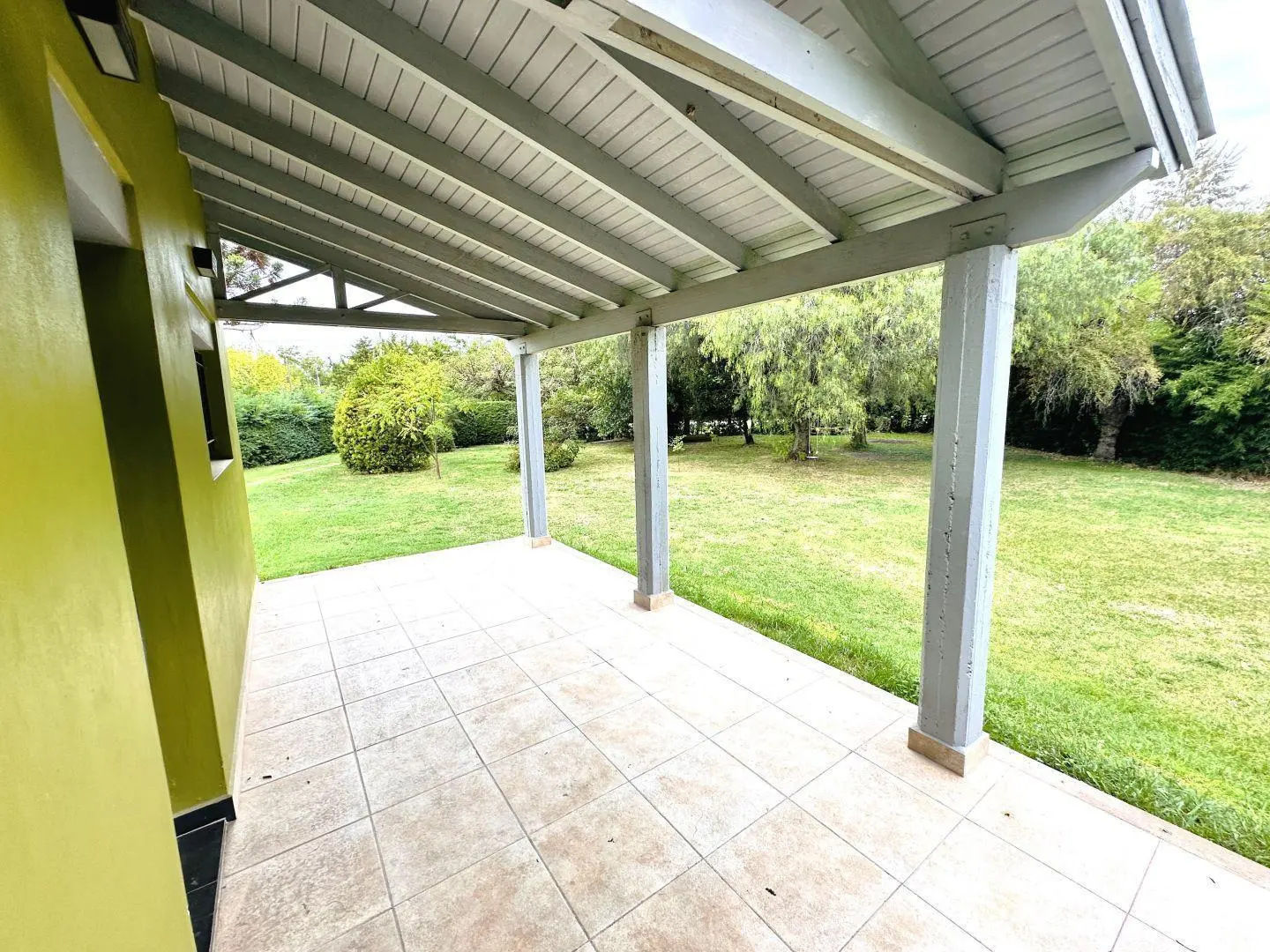 Casa 2 dorm c/ parque - Zona 423 y 31 Villa Elisa 2