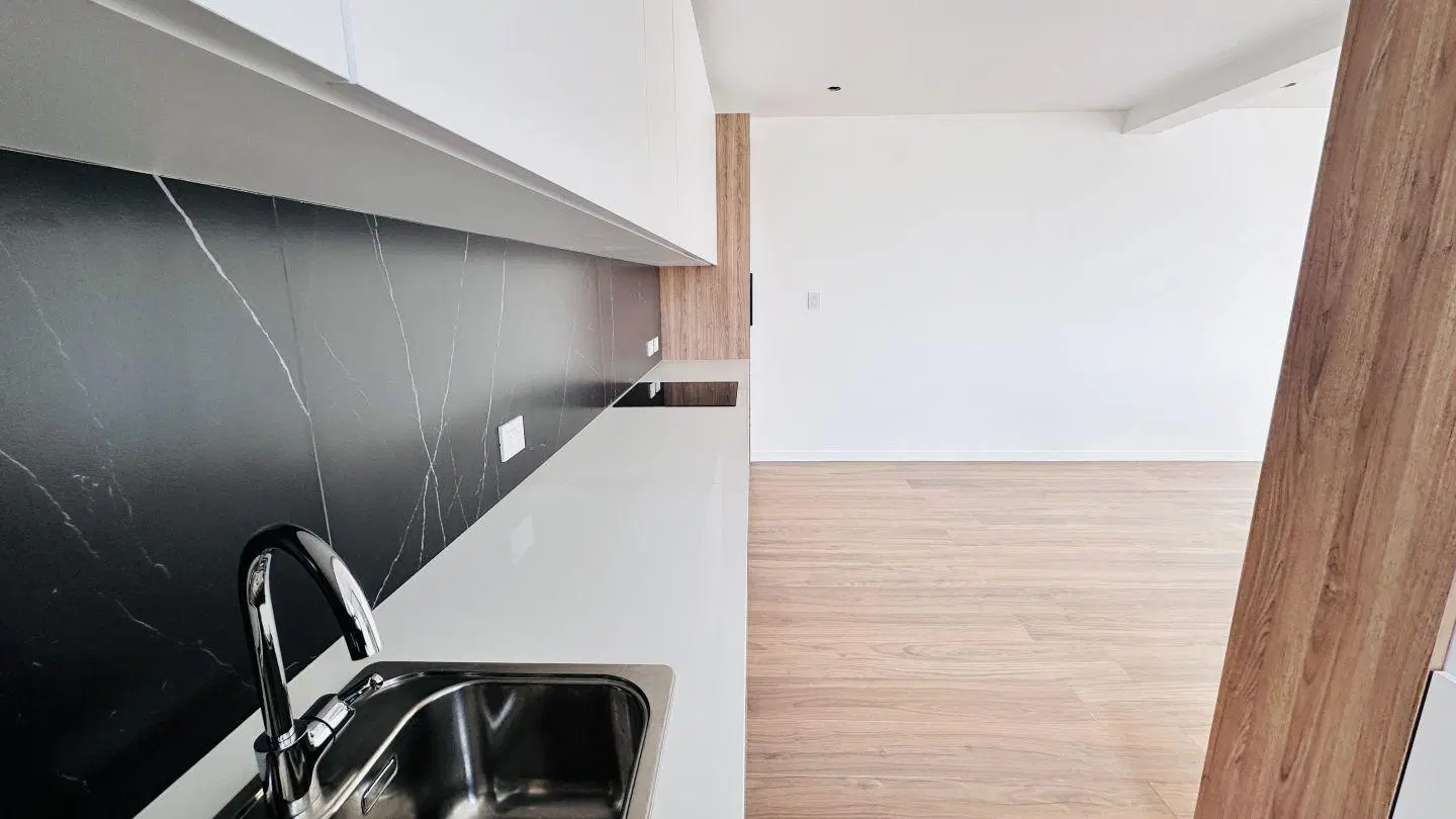 Semipiso 1 dormitorio con cochera a estrenar - Zona 58 y 14 5
