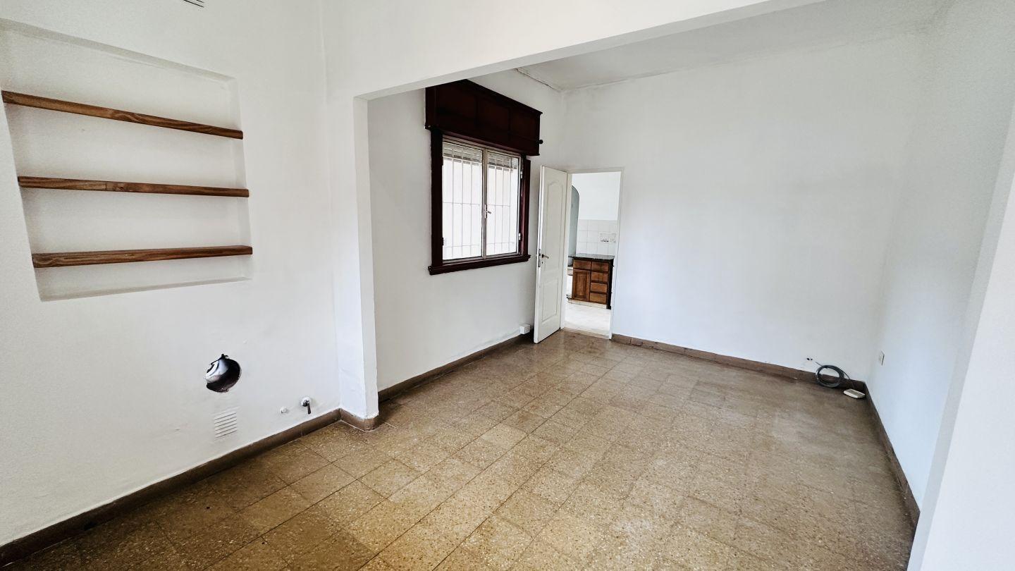 Foto de Alquiler casa 3 dormitorios - Zona 63 y 15, imagen 2