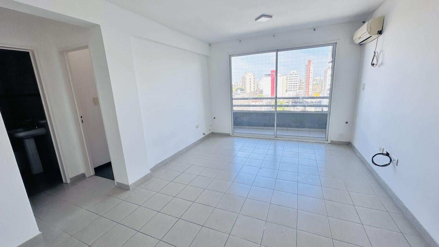Foto de Alquiler departamento 1 dormitorio c/ balcon - Zona 4 y 61, imagen 1