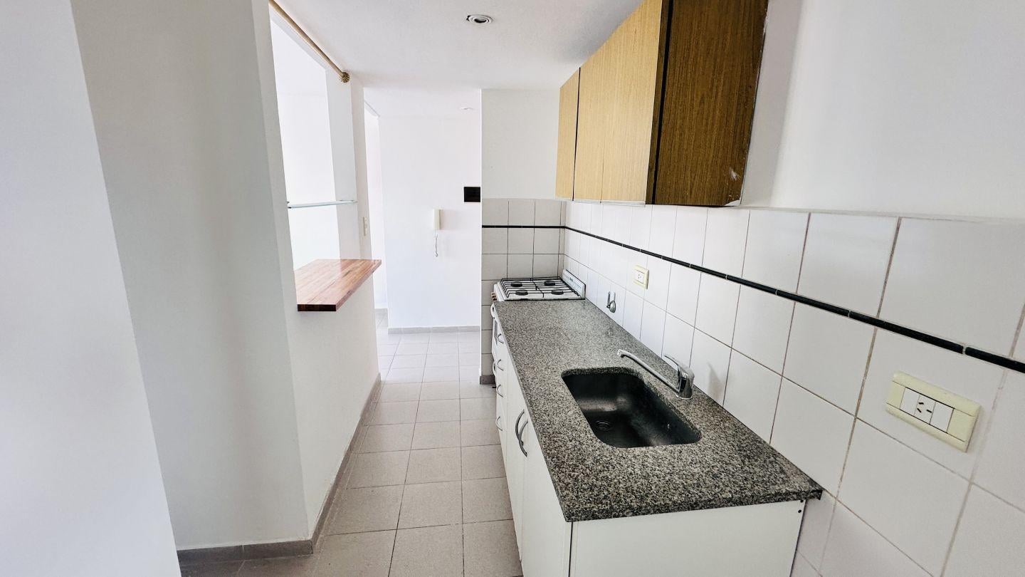 Foto de Alquiler departamento 1 dormitorio c/ balcon - Zona 4 y 61, imagen 2