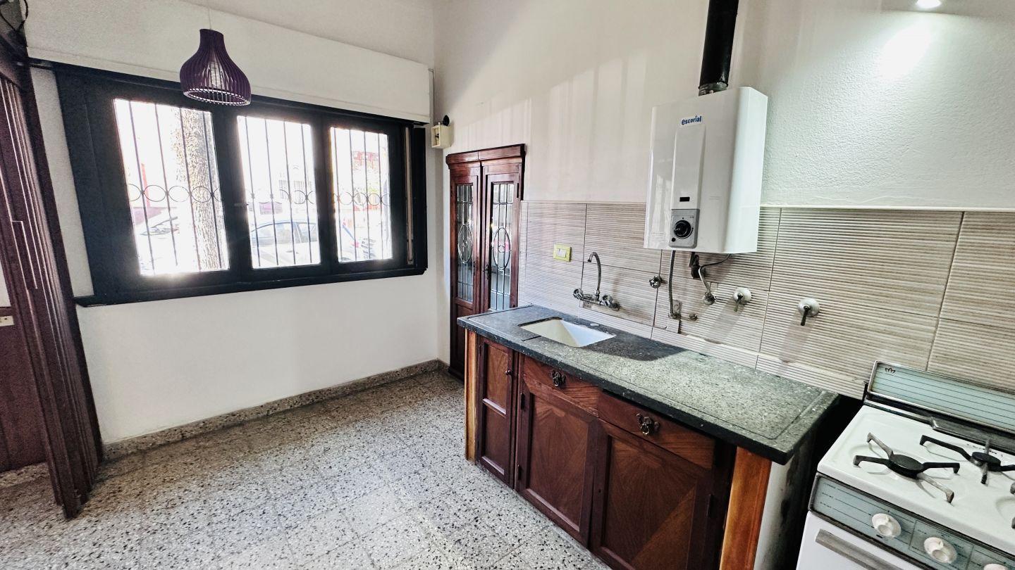 Foto de Alquiler departamento 1 dormitorio PH al frente - Zona 9 y 38, imagen 4