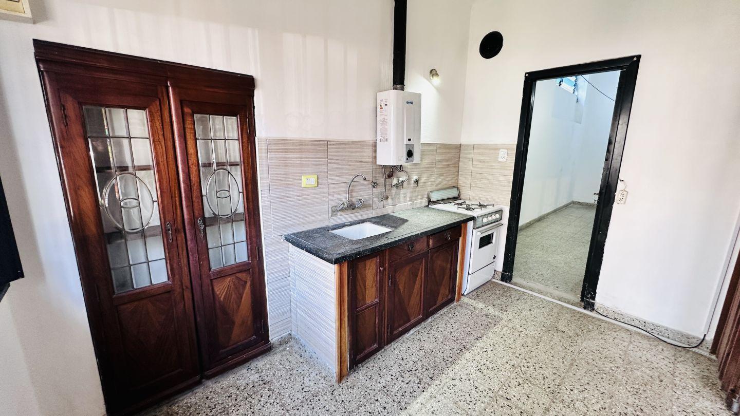 Foto de Alquiler departamento 1 dormitorio PH al frente - Zona 9 y 38, imagen 1
