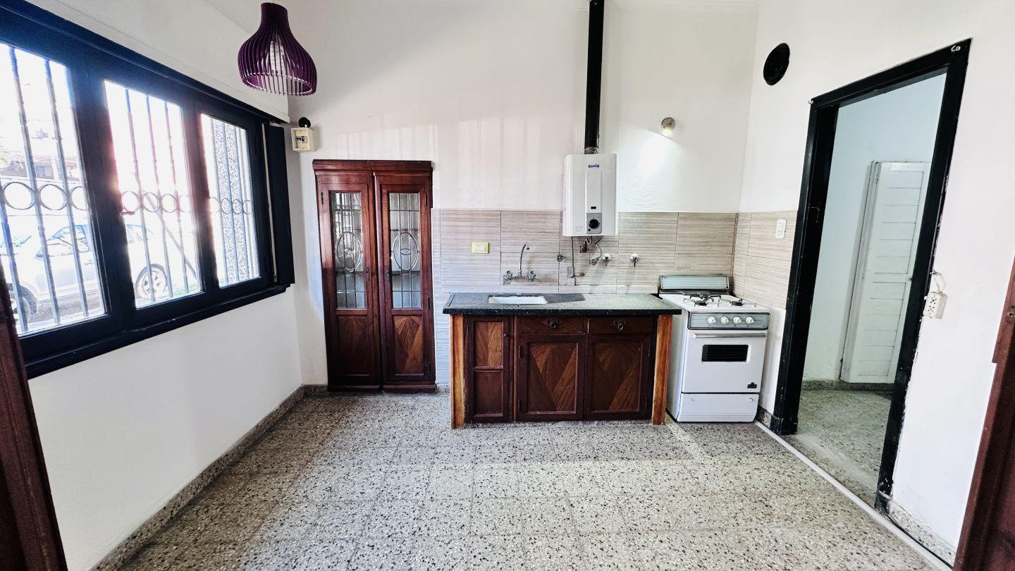 Foto de Alquiler departamento 1 dormitorio PH al frente - Zona 9 y 38, imagen 2