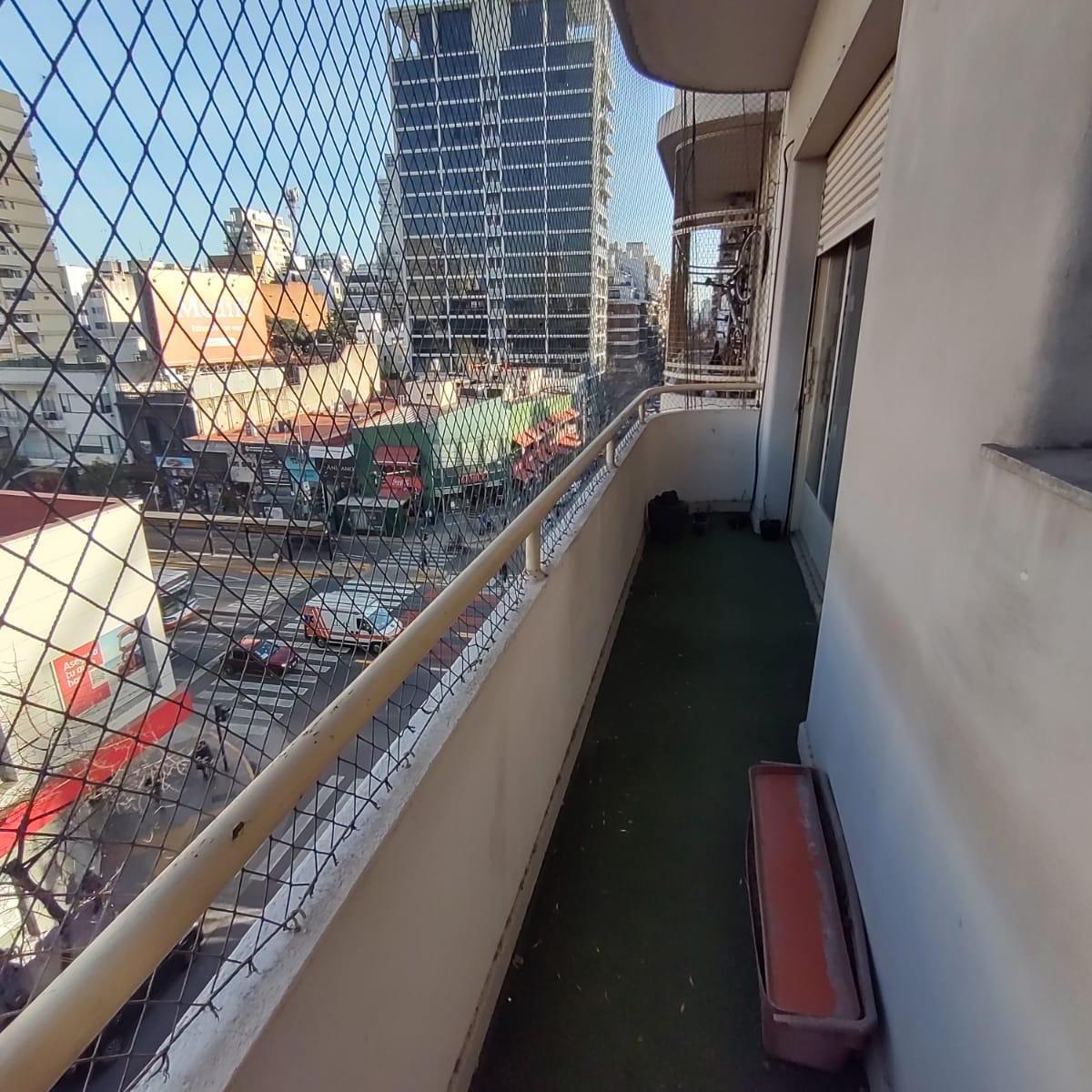 DEPARTAMENTO 3 AMBIENES CON DEPENDENCIA BALCON AL FRENTE