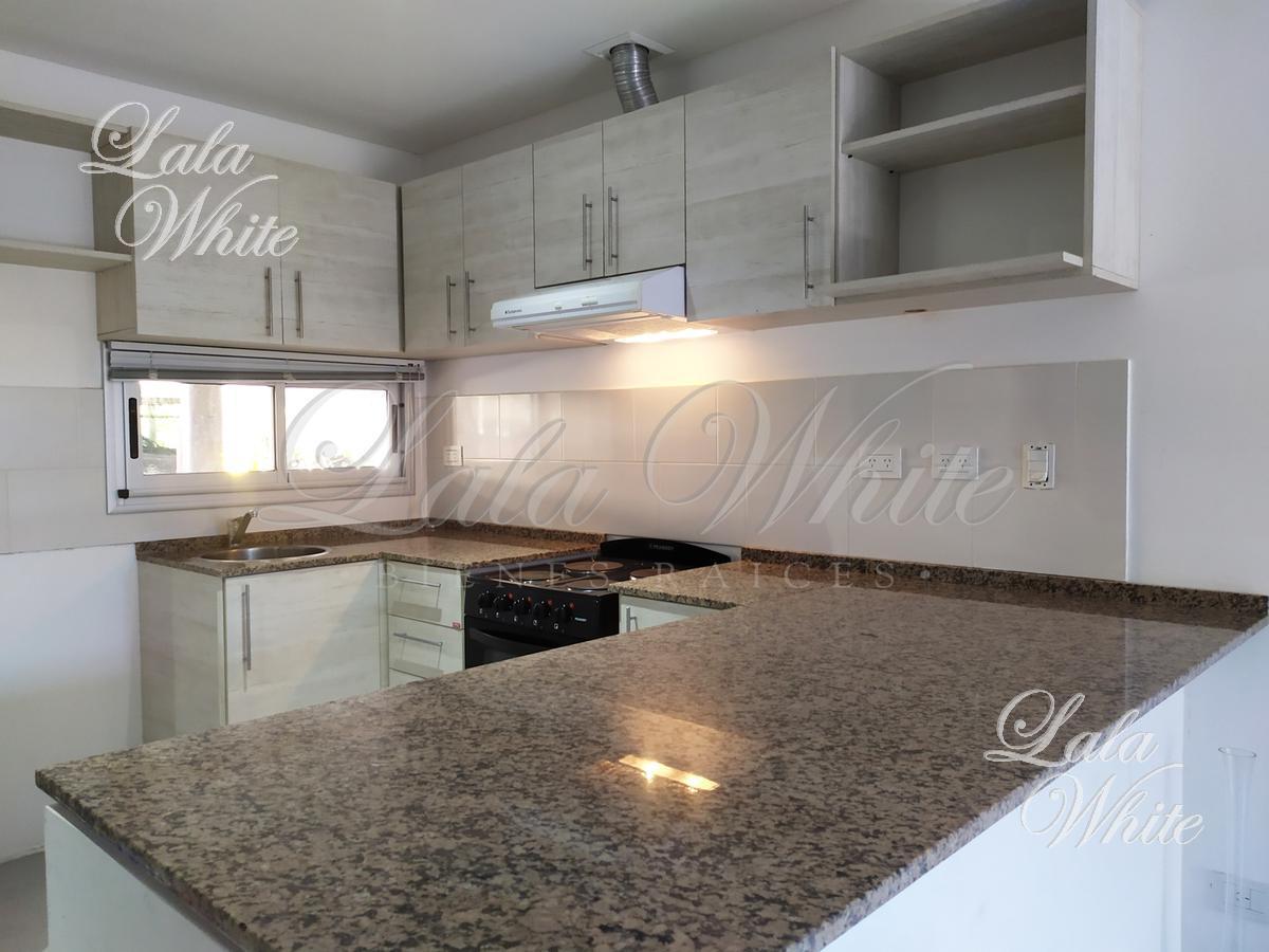 Foto de Departamento en venta con jardín y parrilla en Complejo Random, imagen 3