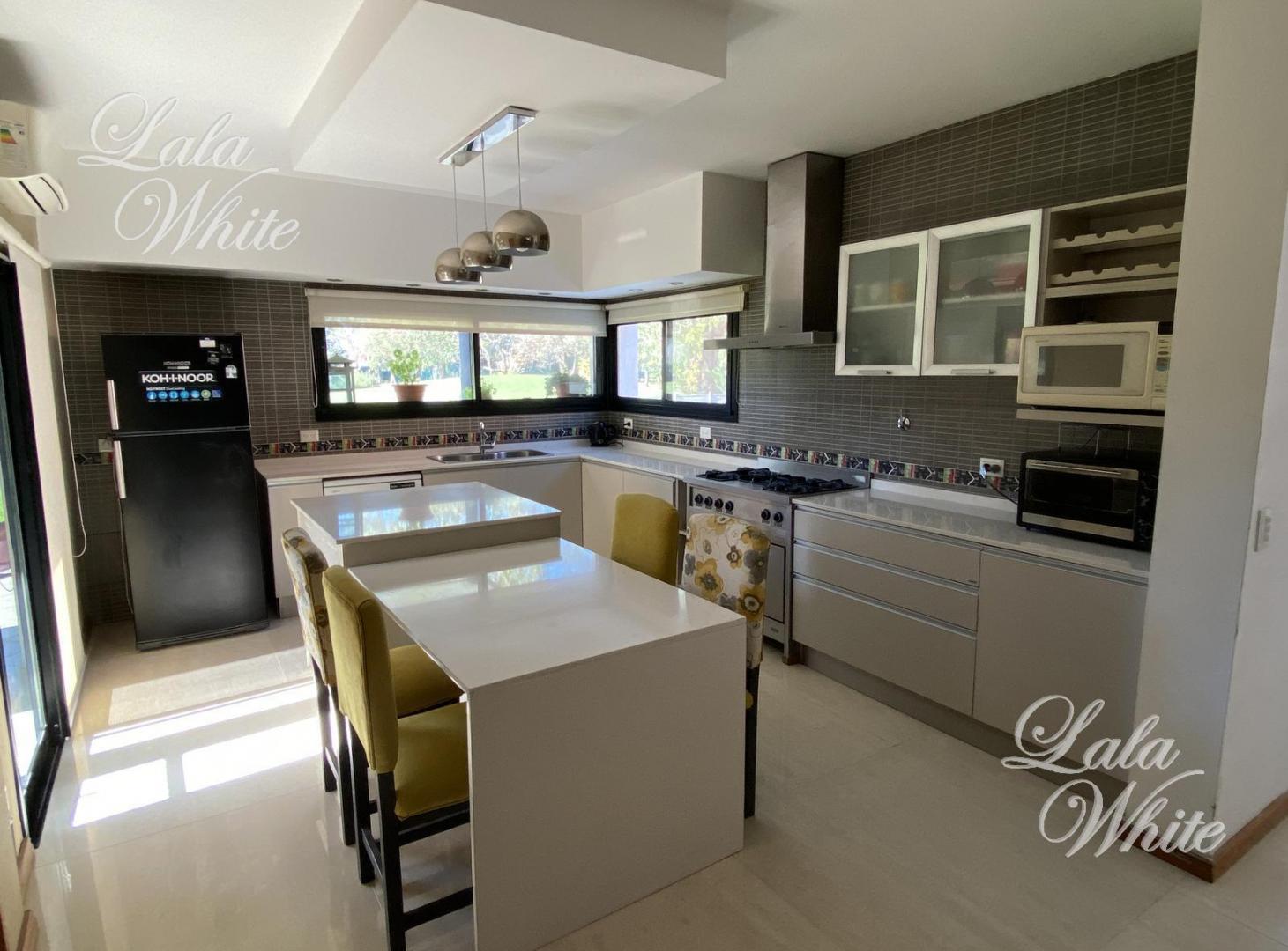 Casa con pileta en venta - Saint Thomas Este, Canning, Esteban Echeverría