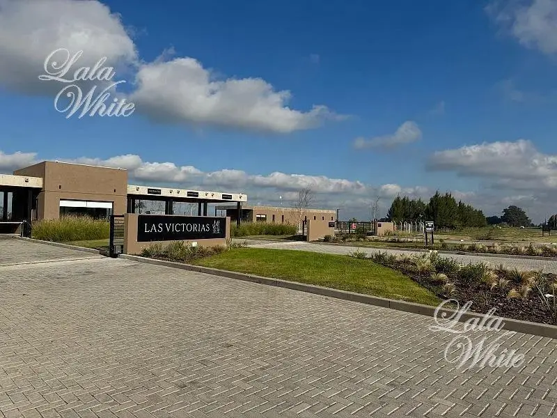 Lote a la laguna en Las Victorias Canning 2