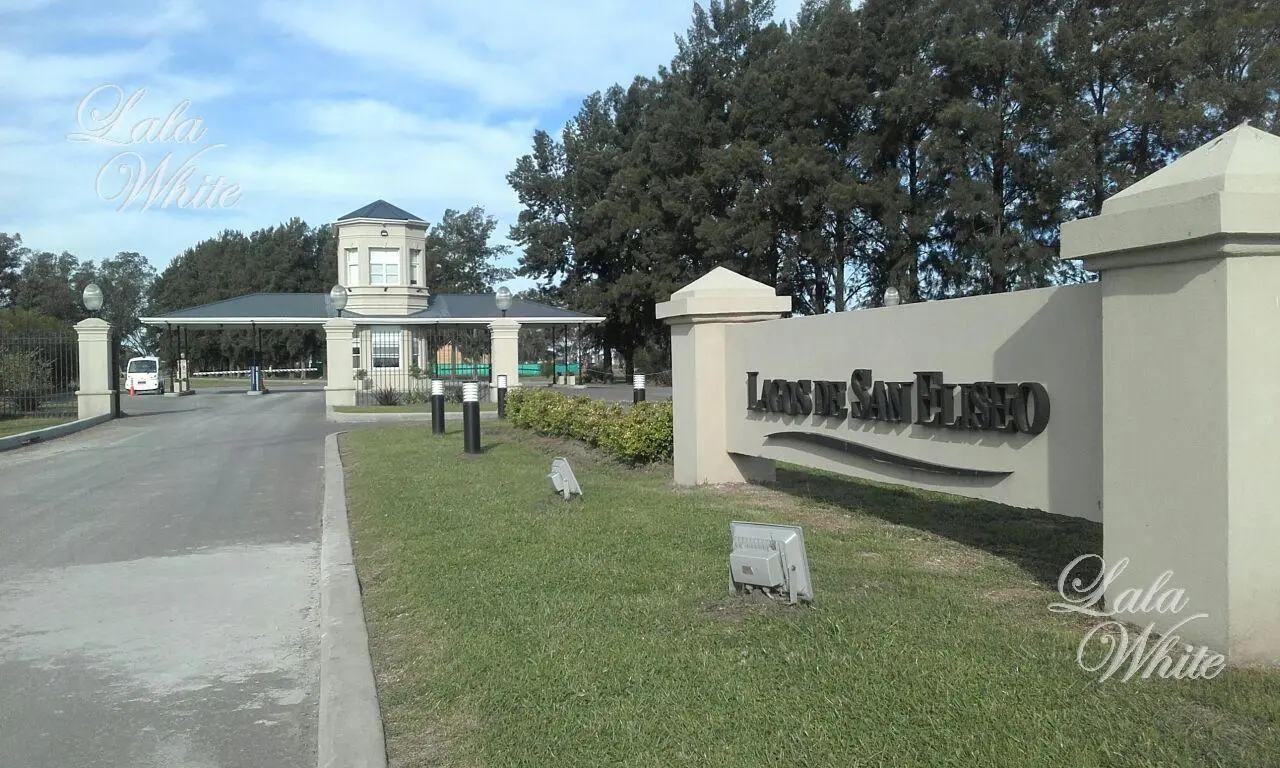 Lote a la laguna en Lagos de San Eliseo 2