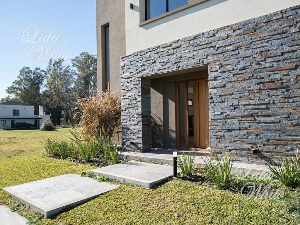 Casa en venta en barrio Lomas Links Ezeiza 1