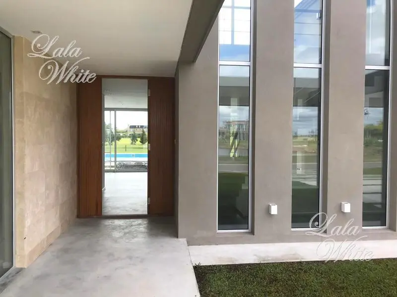 Casa en alquiler con vista a la laguna en La Providencia 4