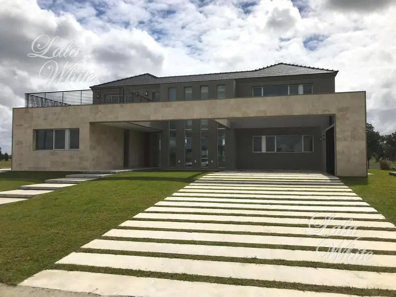 Casa en alquiler con vista a la laguna en La Providencia 1