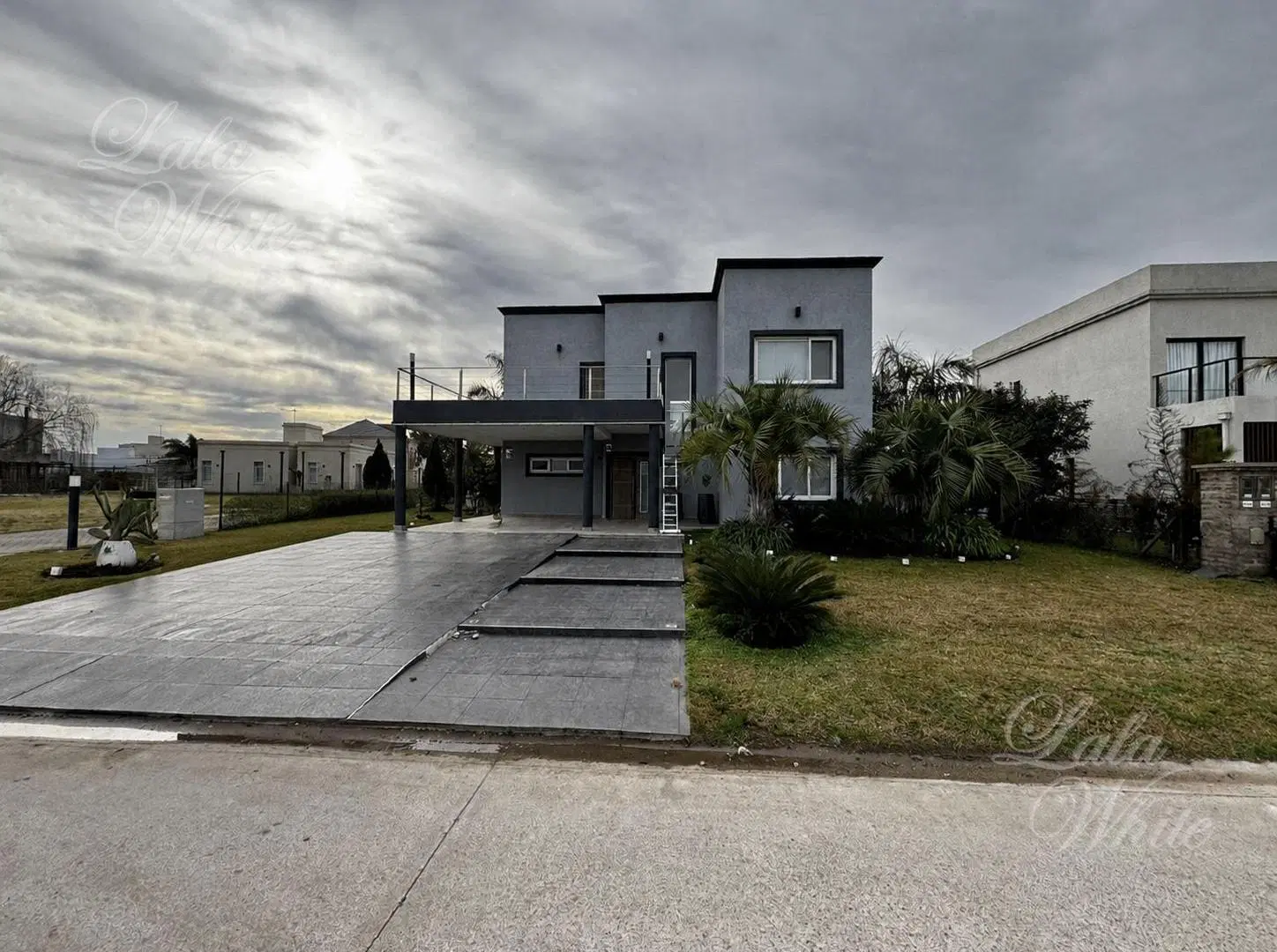Casa en venta y alquiler en Lagos de Canning 1
