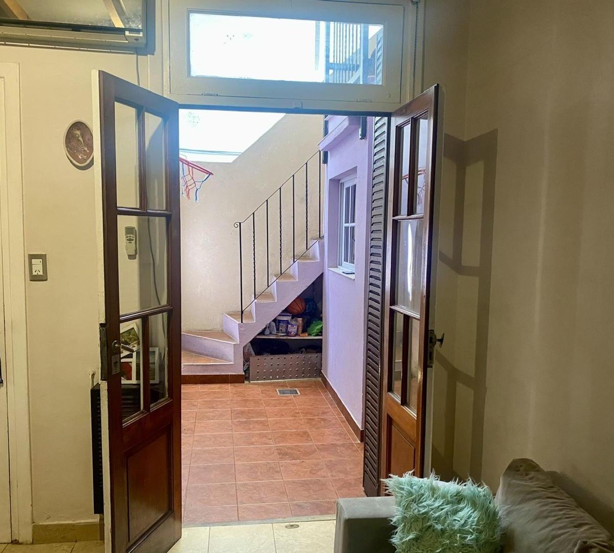 Departamento Tipo Casa PH en Venta en Almagro 1
