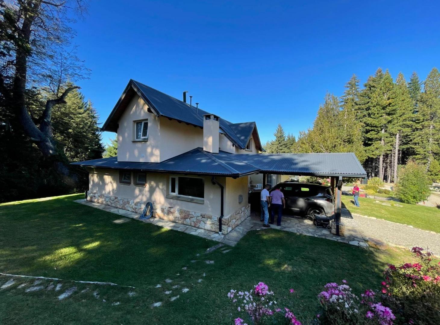 Casa en Valle Escondido, barrio privado en el oeste de Bariloche