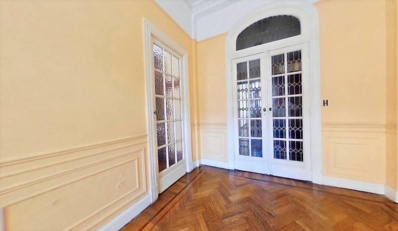 Semipiso de 5 Ambientes Al Frente en Edificio Francés Clasico de La Ciudad 3
