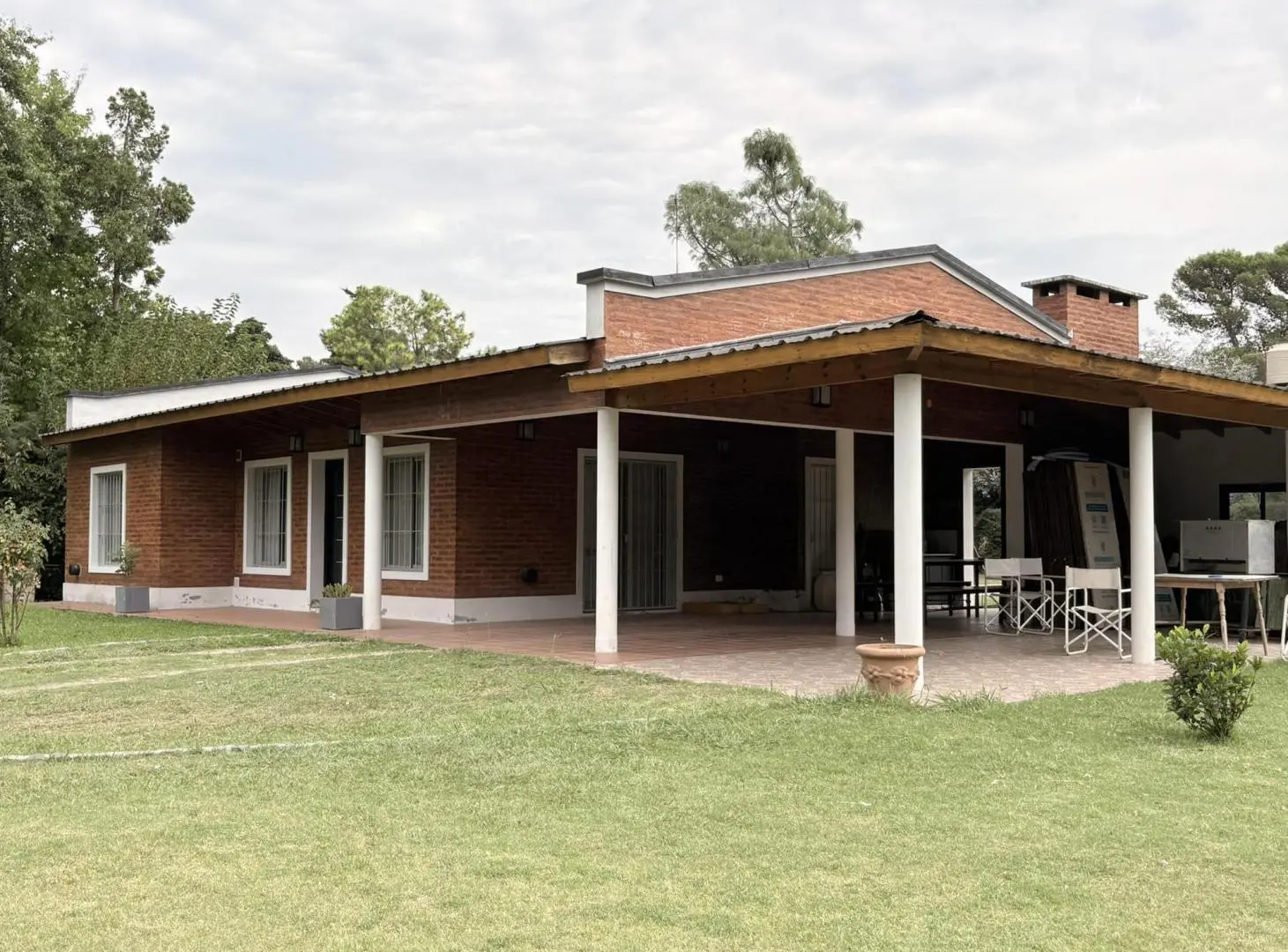 Espectacular casa en venta. 3 ambientes. 1800mt de parque. Piscina. Galeria. APTO CREDITO 5