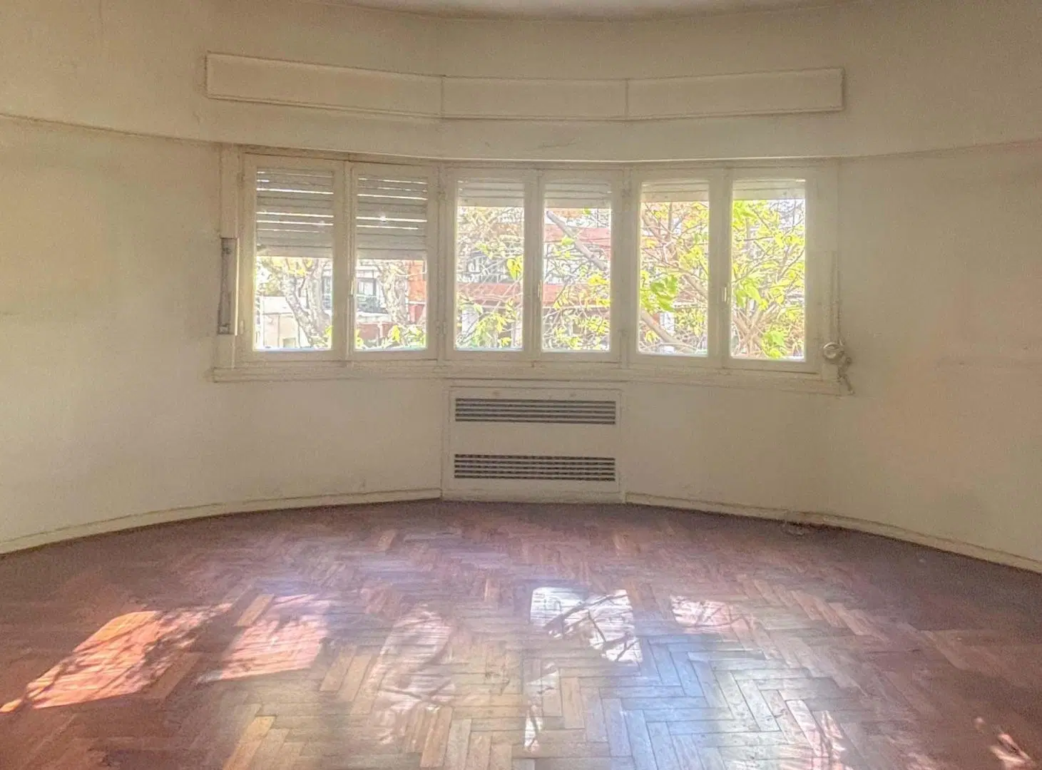 VENTA  Casa en PH  de 5 dorm.  Gran Terraza esquina.-   zona Embajadas 4