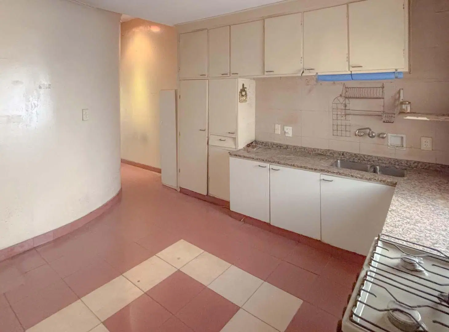 VENTA  Casa en PH  de 5 dorm.  Gran Terraza esquina.-   zona Embajadas 8