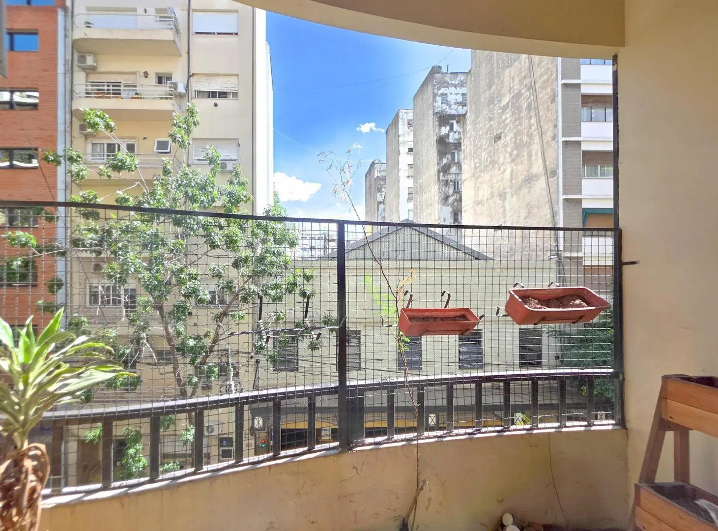 Edificio Racionalista 3 dormitorios  dependencias  opción de alquiler de cochera 2
