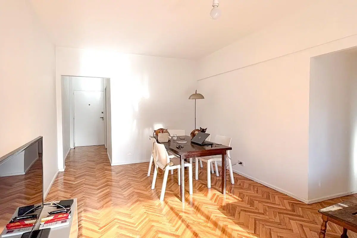 VENTA 4 ambientes con balcón al Frente - Vistas abiertas - Super luminoso - a mts de Bldv Charcas 3