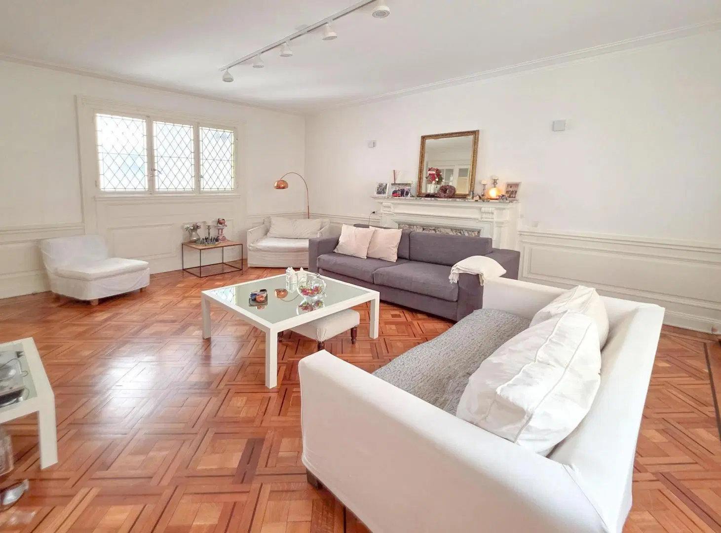 Venta  Semipiso al frente de 4 dormitorios  escritorio -  Plaza San Martin 2