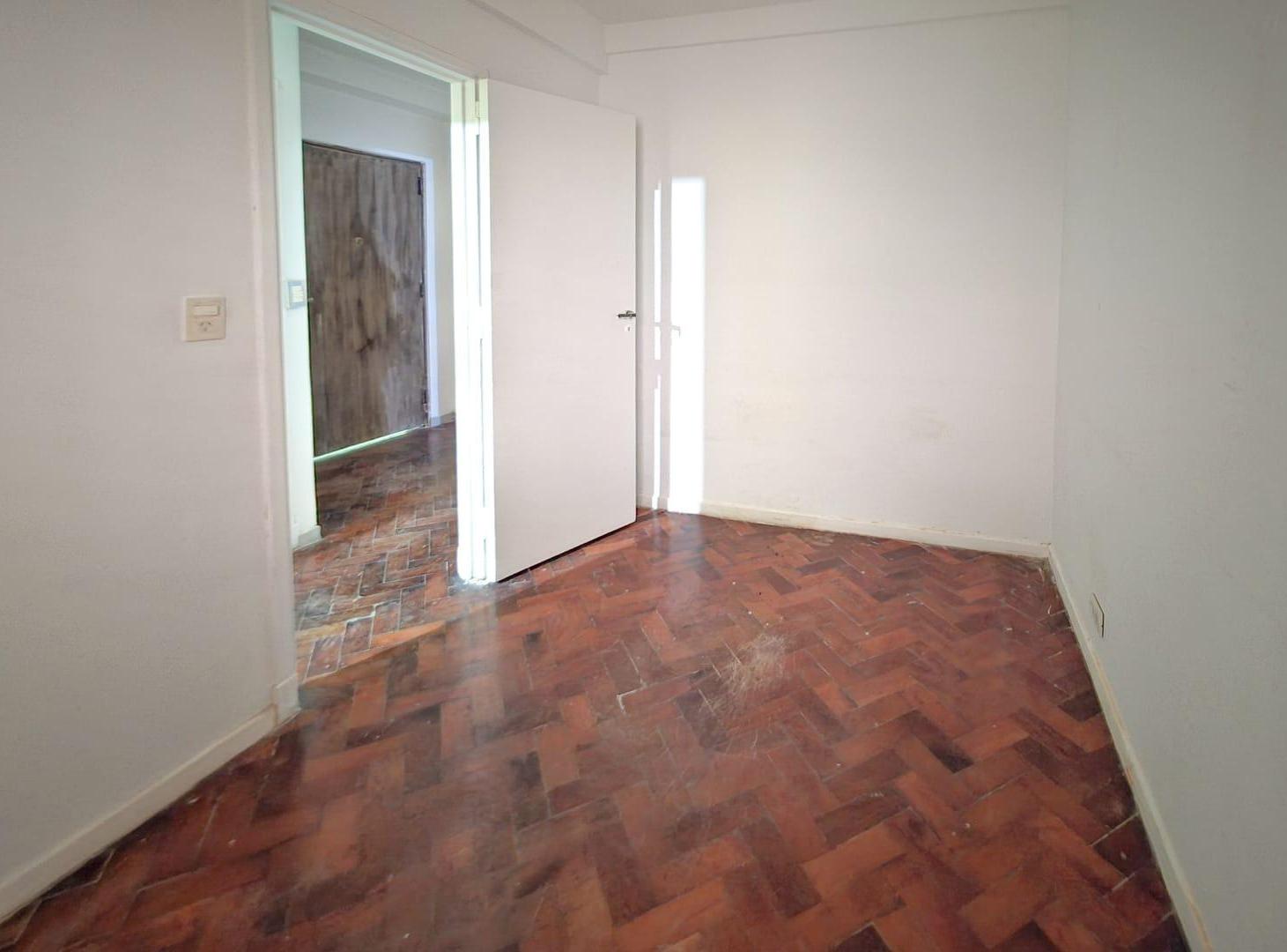 Foto de VENTA DEPARTAMENTO DE 2 DORMITORIOS CON DEPENDENCIA, imagen 3