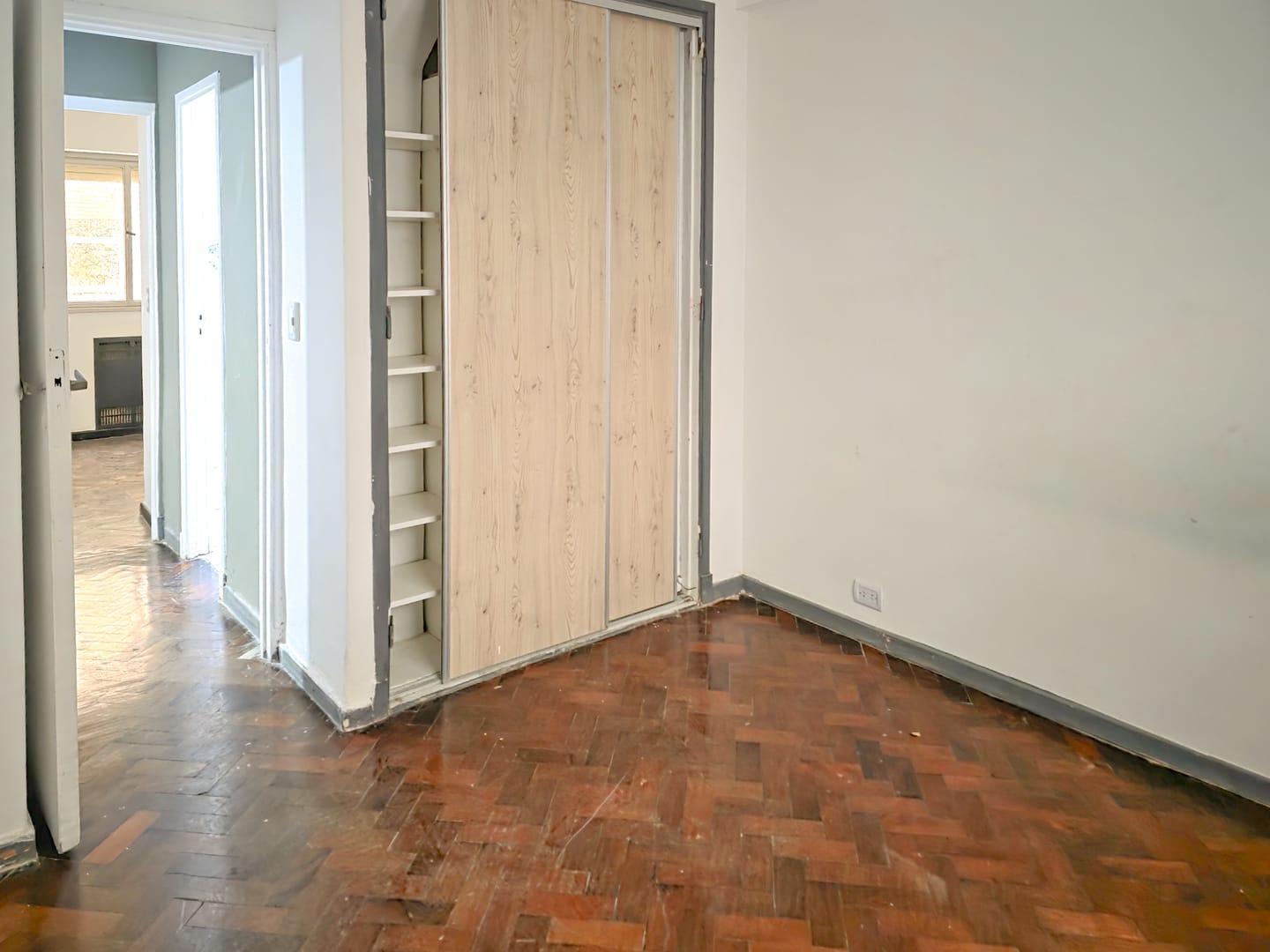 Foto de VENTA DEPARTAMENTO DE 2 DORMITORIOS CON DEPENDENCIA, imagen 2
