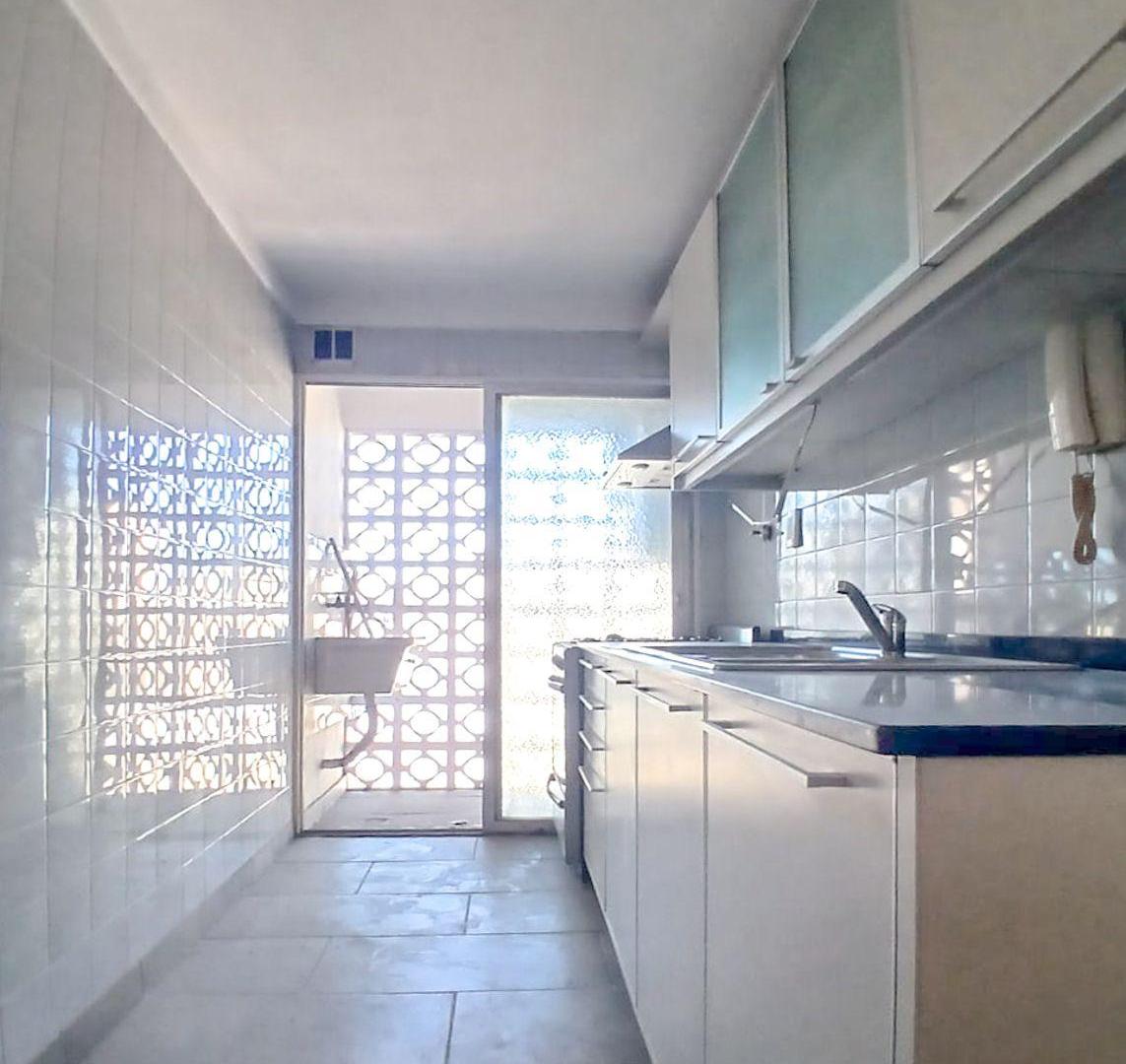 Foto de VENTA - DEPARTAMENTO DE 3 AMBIENTES C/ BALCON TODO AL FRENTE - COCHERA, imagen 4