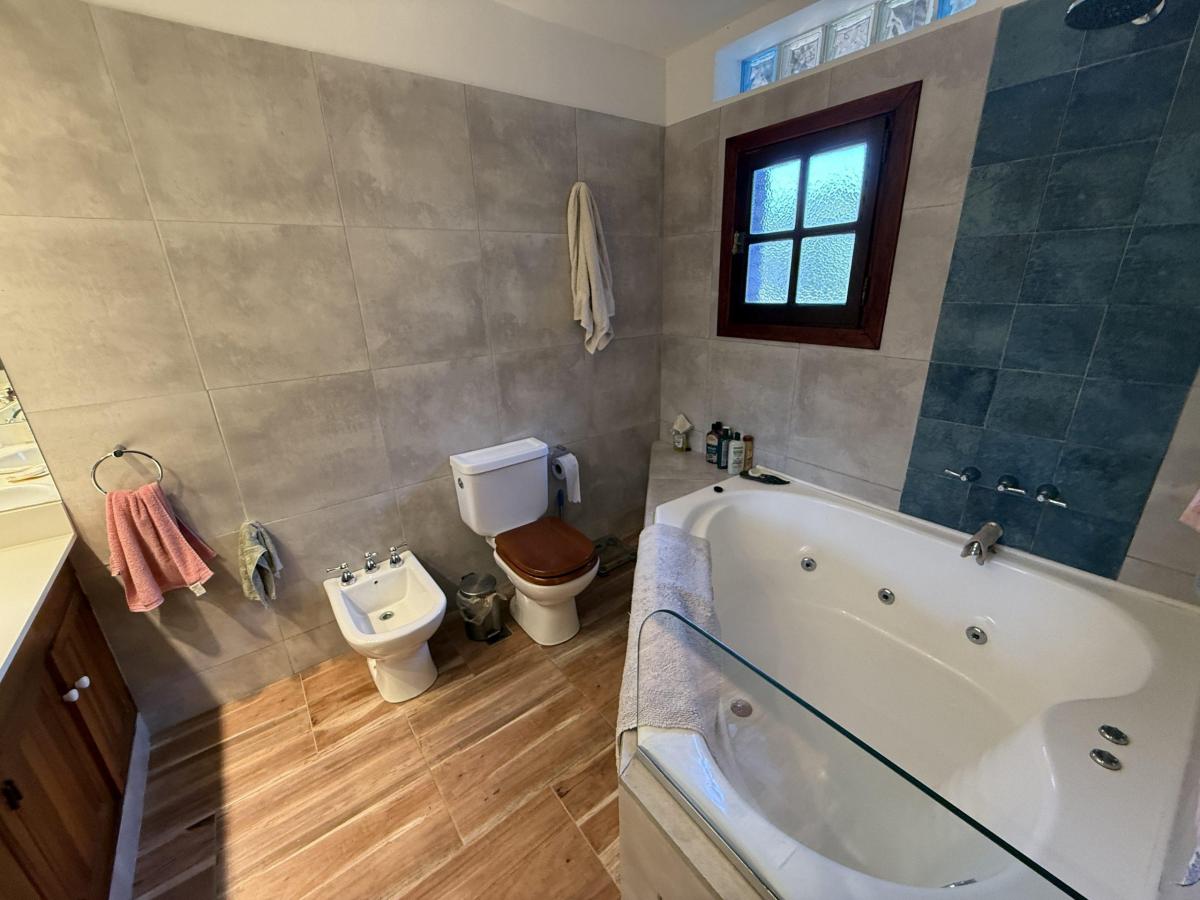Casa en Venta 5 Dorm. Jardin y Pileta en La Horqueta 5