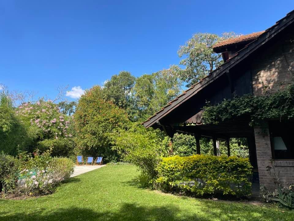 Casa en Venta 5 Dorm. Jardin y Pileta en La Horqueta 2