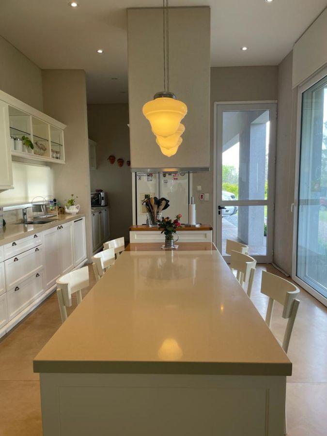 Casa quinta MODERNA venta Quebradas Baradero - Microcine con 3 cuartos en suite