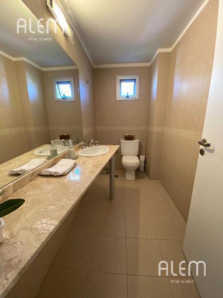 Departamento de 3 Dorm. en Venta en Flores 5