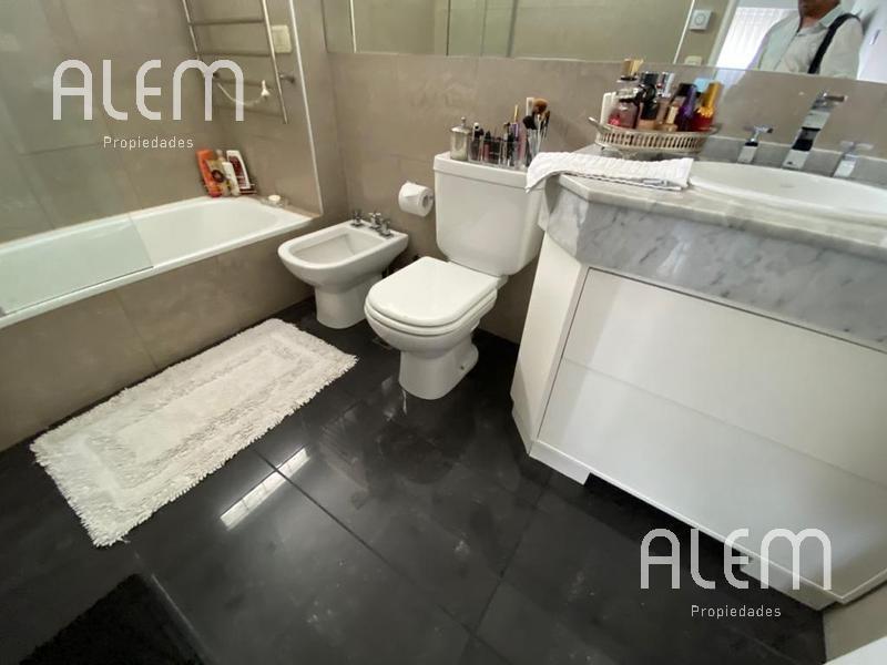 Departamento de 3 Dorm. en Venta en Flores 4