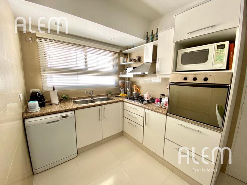 Departamento de 3 Dorm. en Venta en Flores 2
