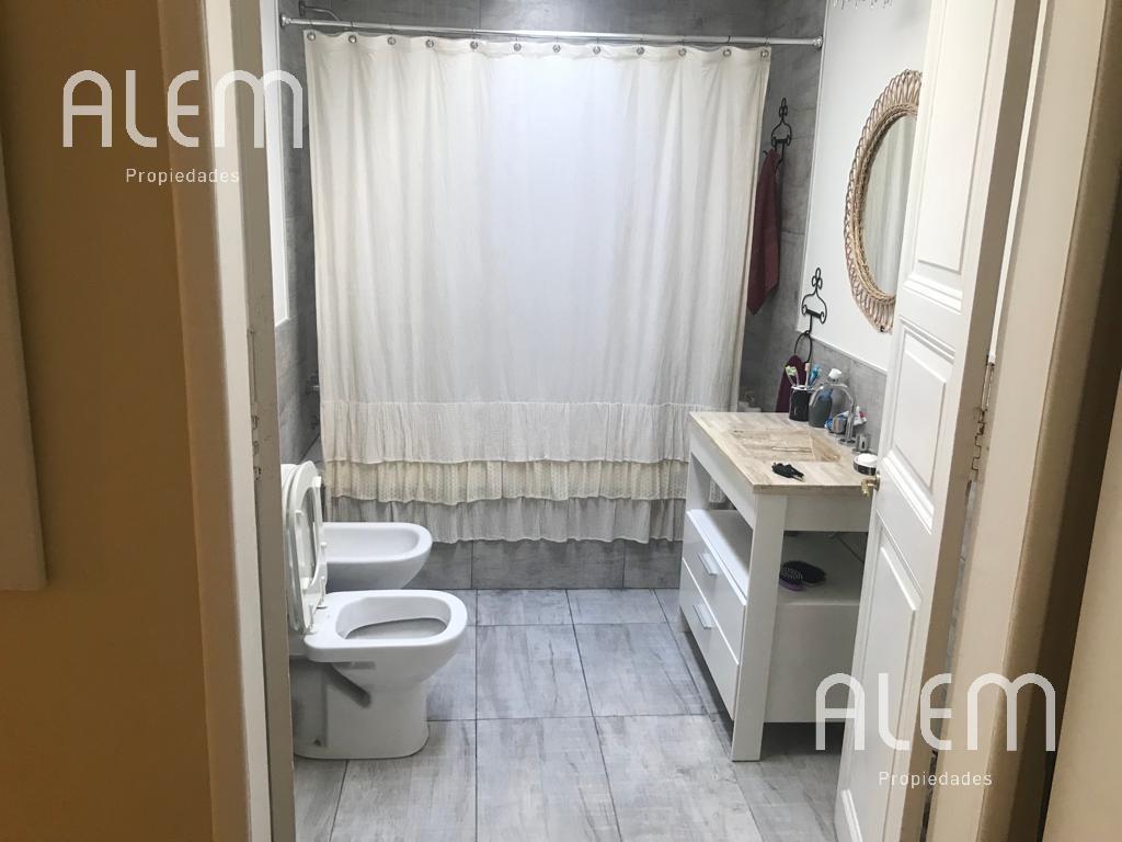Casa de 4 Dorm. en Venta en Lomas de Zamora 3