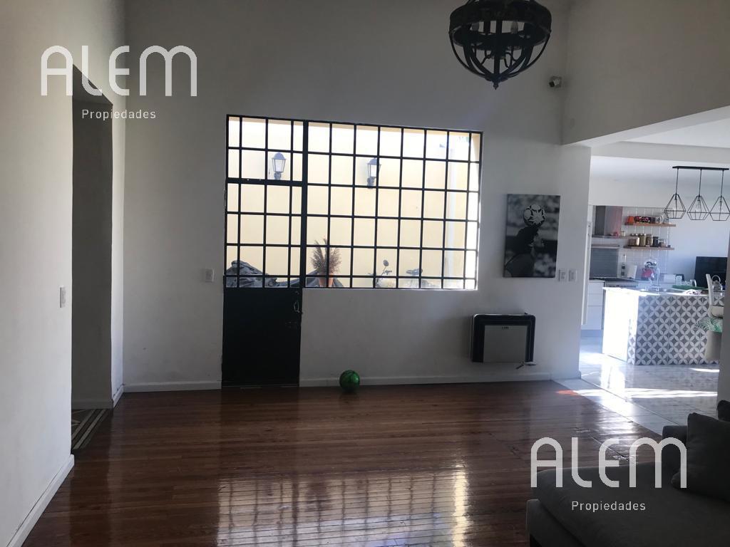Casa de 4 Dorm. en Venta en Lomas de Zamora 2