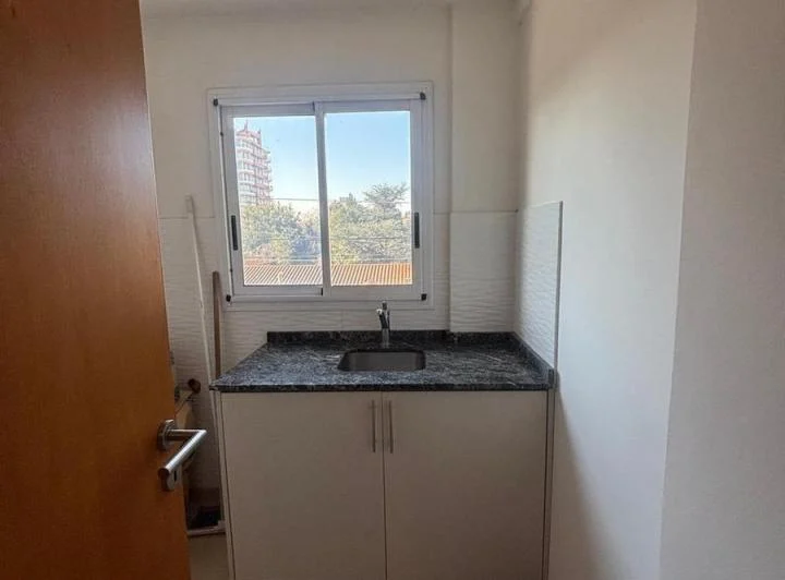 Departamento en VENTA O ALQUILER en Monte Grande con balcon y  cochera. 5