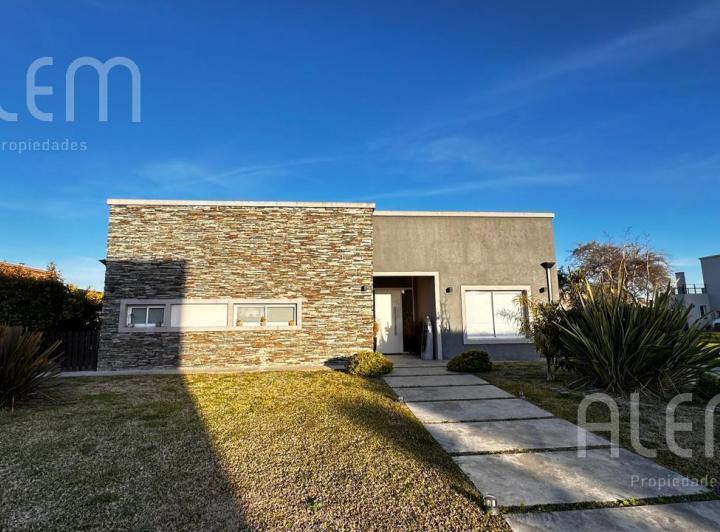 Casa 3 ambientes en alquiler anual Canning Los Talas. 3