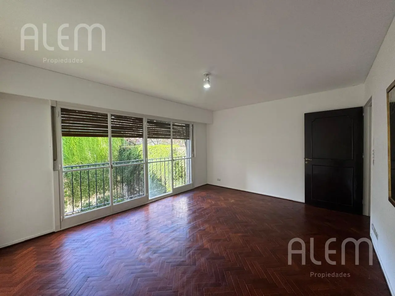 Venta de Departamento de 2 Ambientes con Dependencia de Servicio en Recoleta 3