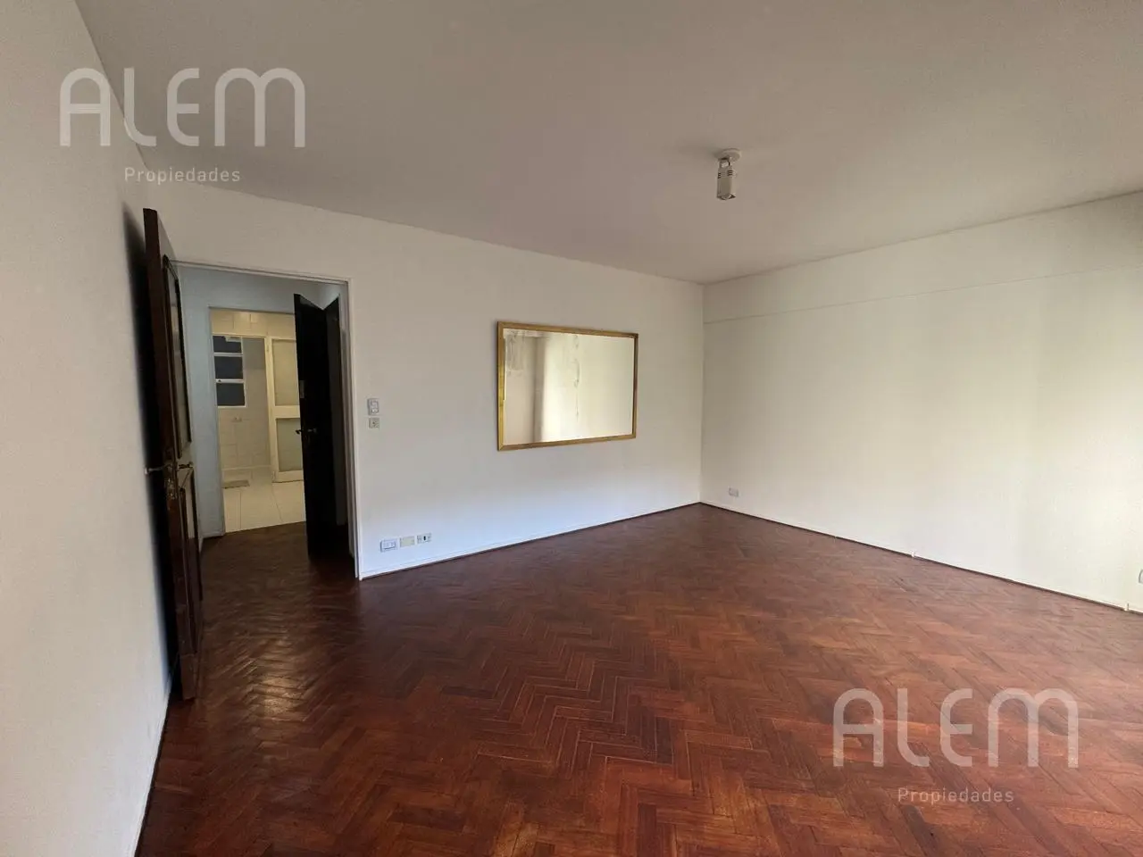 Venta de Departamento de 2 Ambientes con Dependencia de Servicio en Recoleta 5