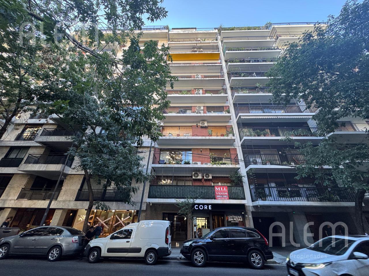 Venta de Departamento de 2 Ambientes con Dependencia de Servicio en Recoleta