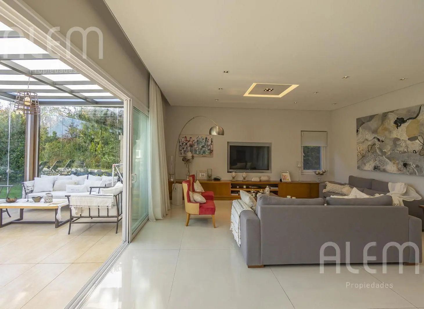 Casa en Venta de 4 dormitorios en suite en Saint Thomas Canning 5