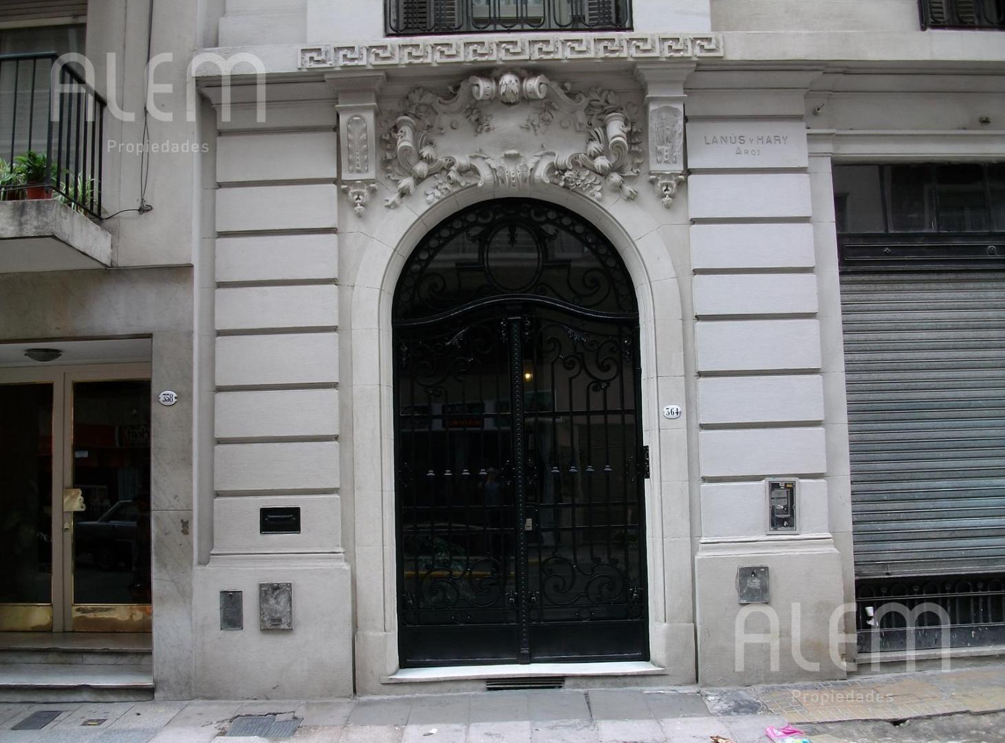 Departamento de 5 ambientes (Piso entero) en Venta en Monserrat