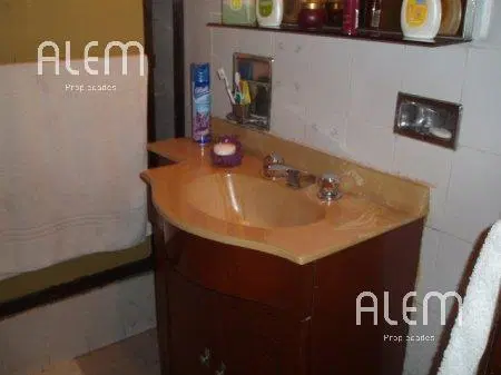 Alem Propiedades | Casa en Temperley | 3 dorm 5