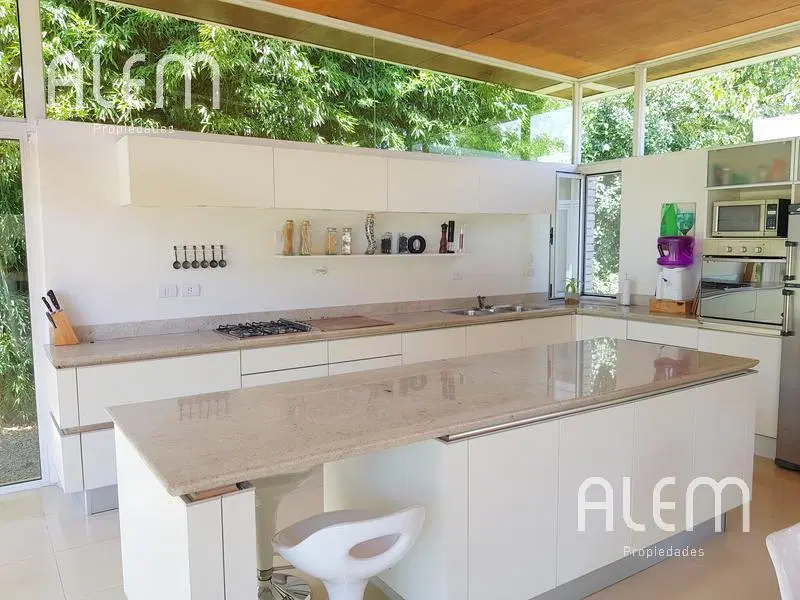 Casa en alquiler en El Ombú | 3 dormitorios 2