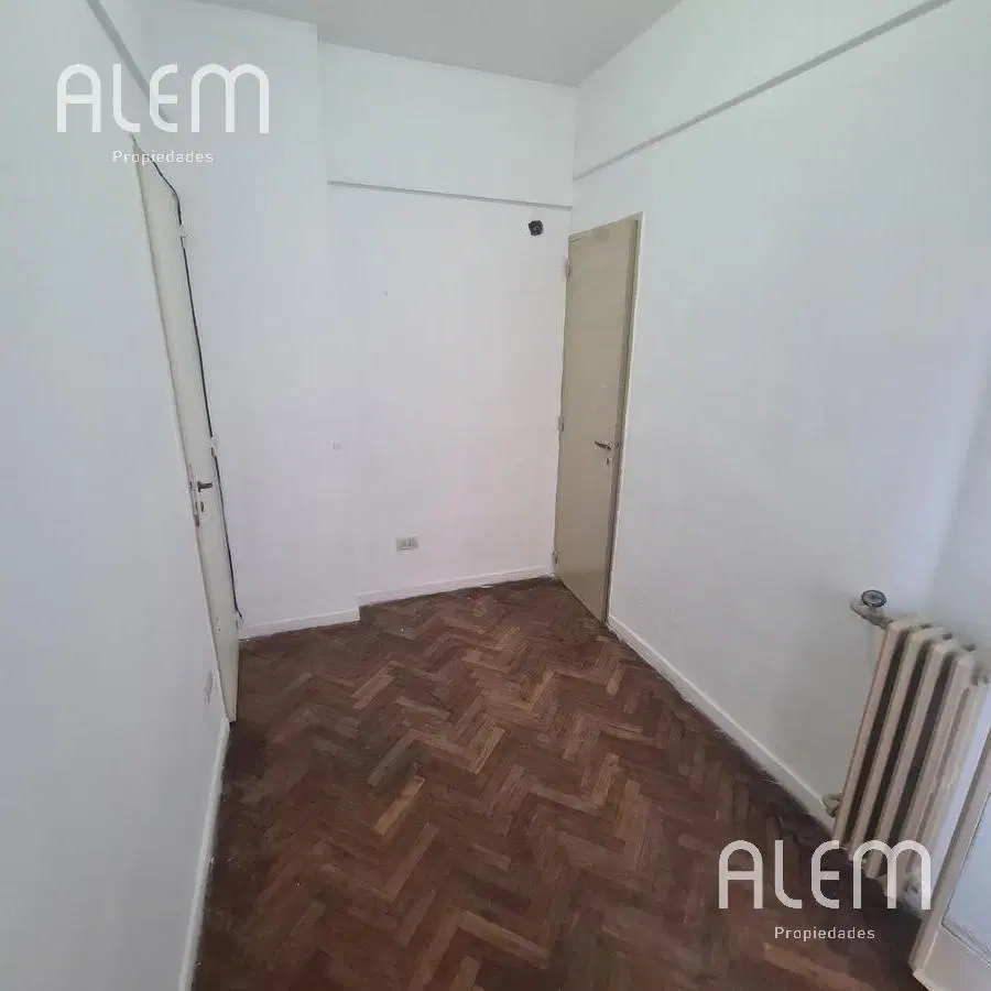 3 AMBIENTES CON DEPENDENCIA DE SERVICIO. 4
