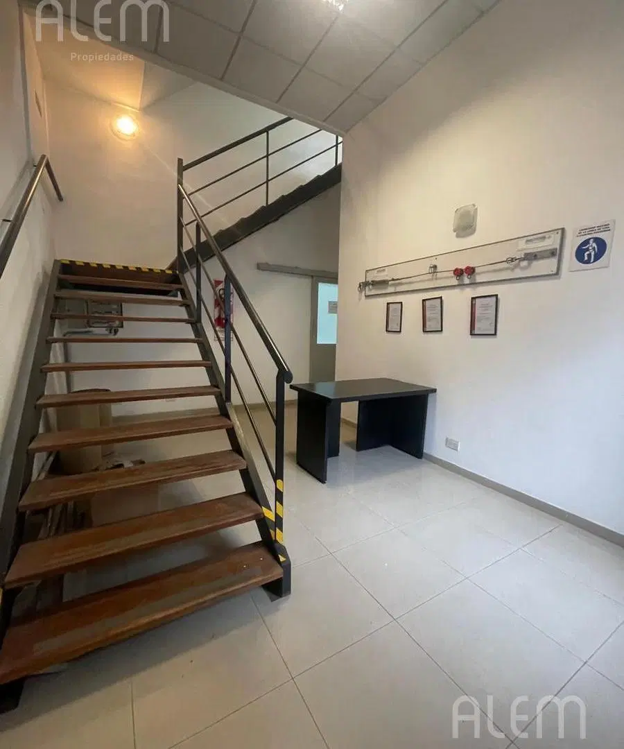 Venta| Galpón| Depósito con Oficinas| 330m2| San Isidro 3