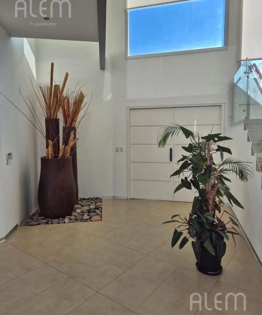 Importante Casa en VENTA en El Ombu | 4 dormitorios 5